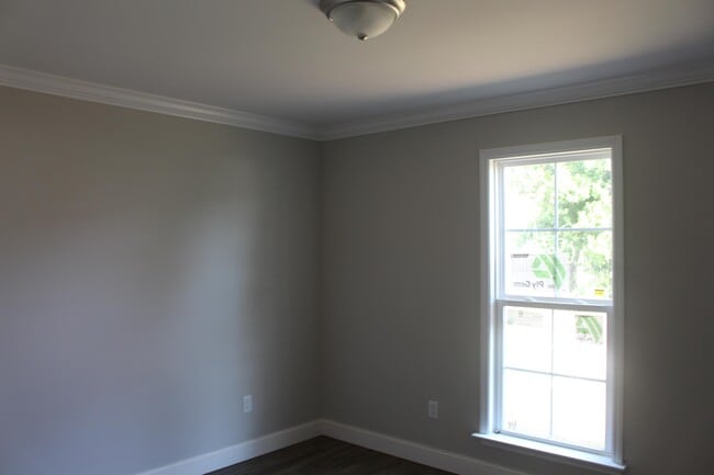 Building Photo - 150 Marlow Ln