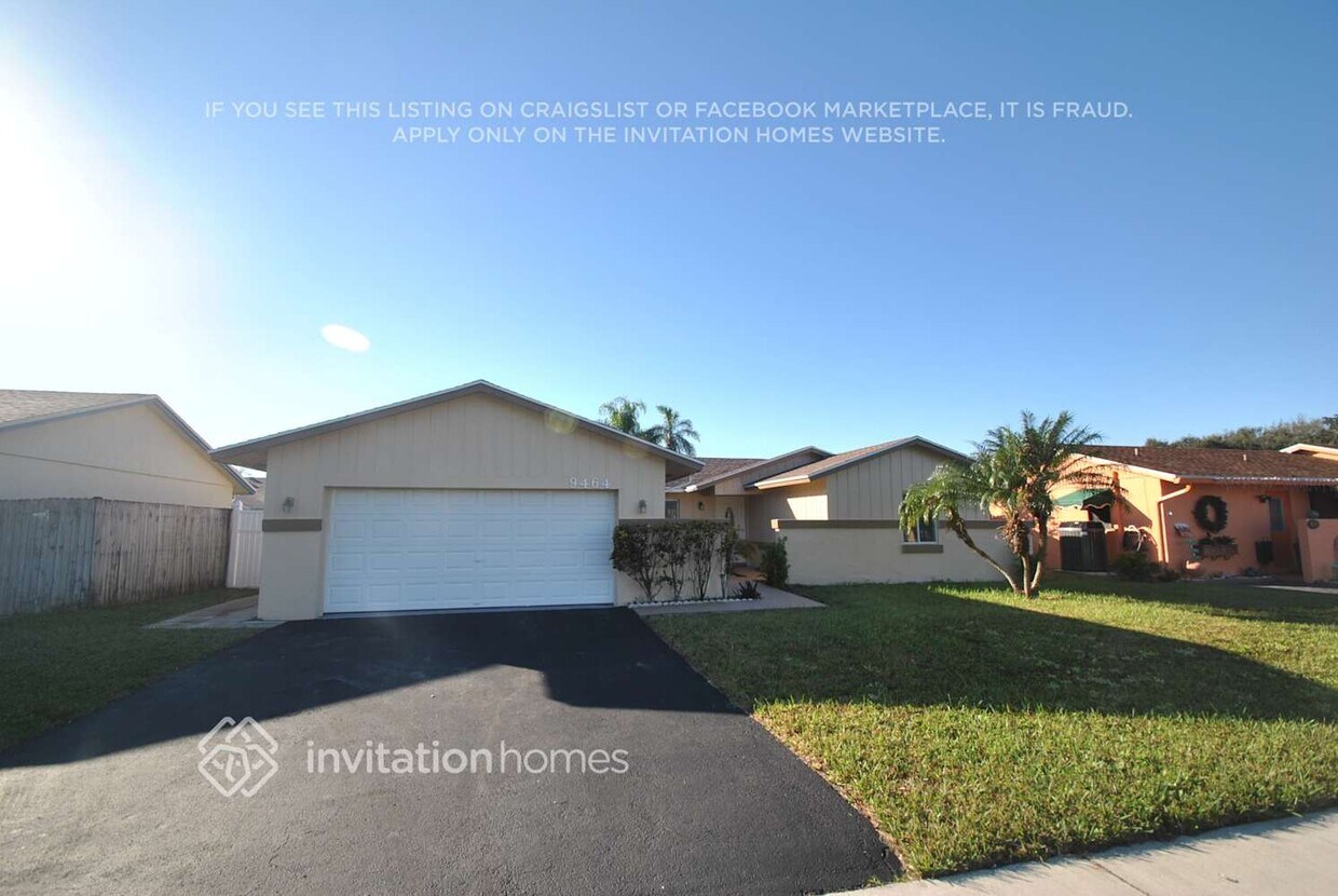 Foto principal - 9464 Affirmed Ln