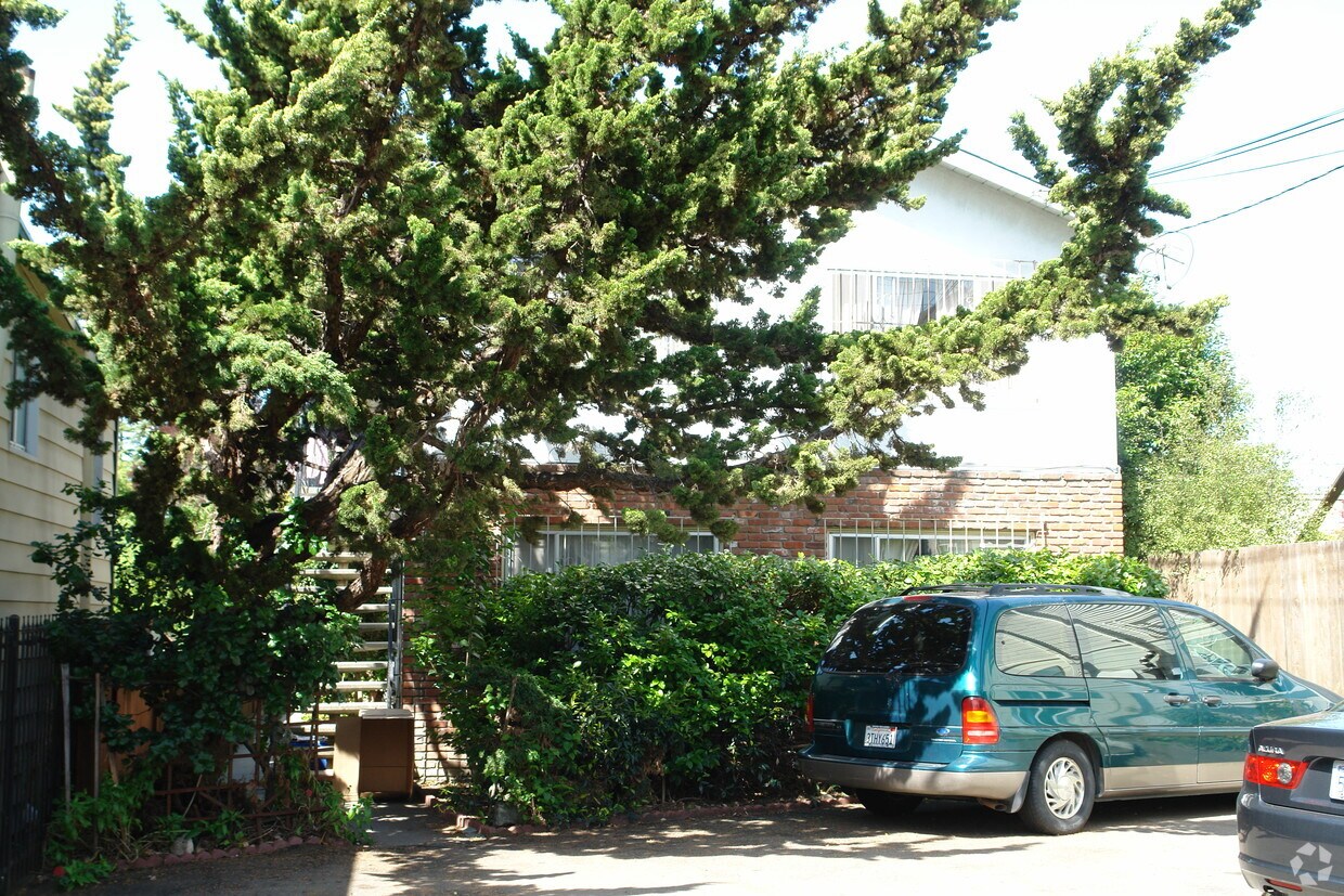 Primary Photo - 2124 Sacramento St