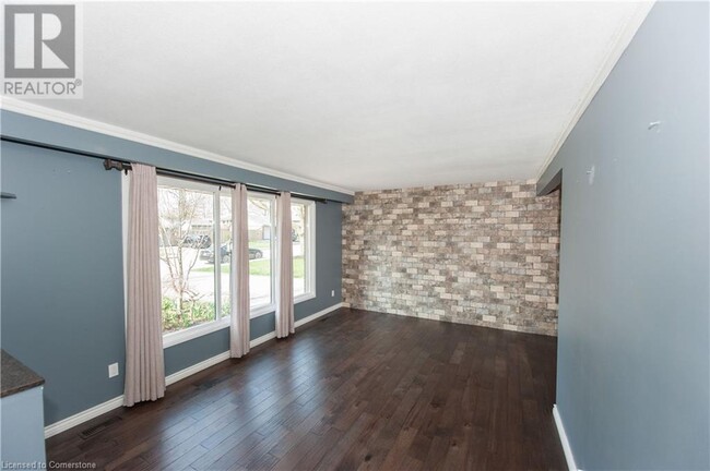 Building Photo - 7 Camelot Dr