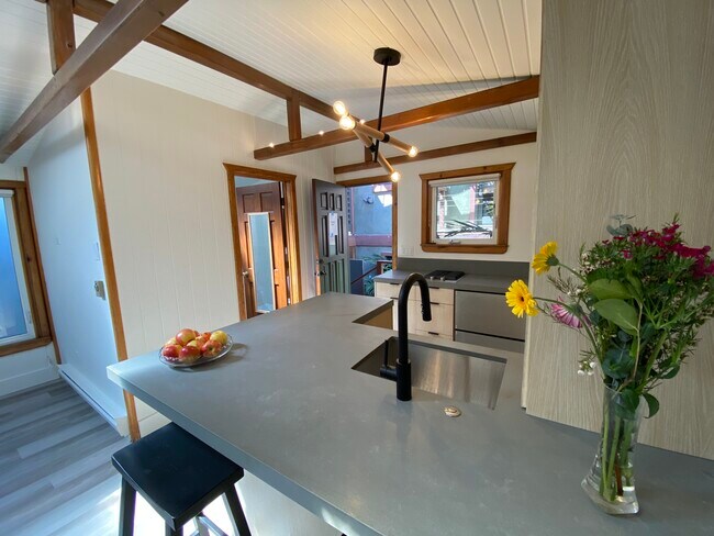 Kitchen Bar - 910 The Strand