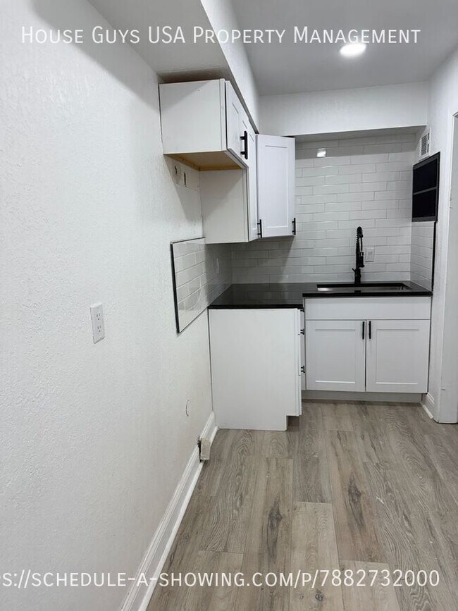Foto del edificio - 15411 Barat Ave
