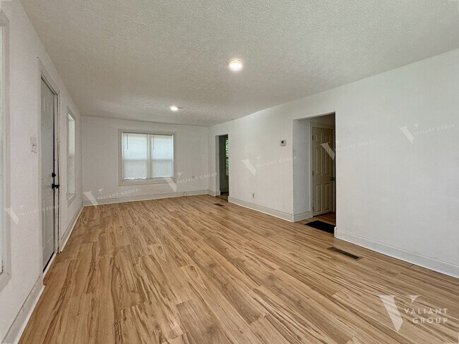 Building Photo - Cozy 3-Bedroom 1-Bathroom in Westside Spri...