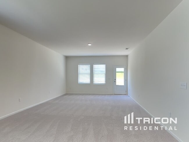 Building Photo - 1056 Large Poppy Dr