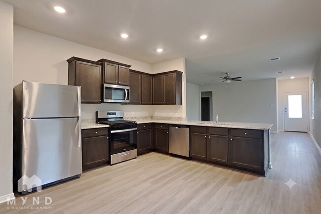 Building Photo - 15431 Maple Ter Dr