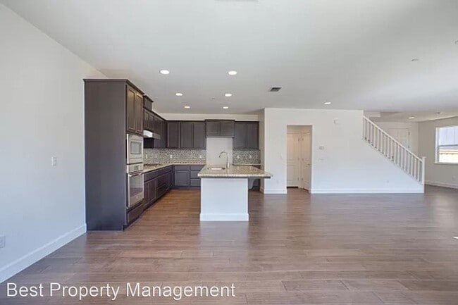 Building Photo - 3 br, 3 bath House - 516 S Ventana Ave