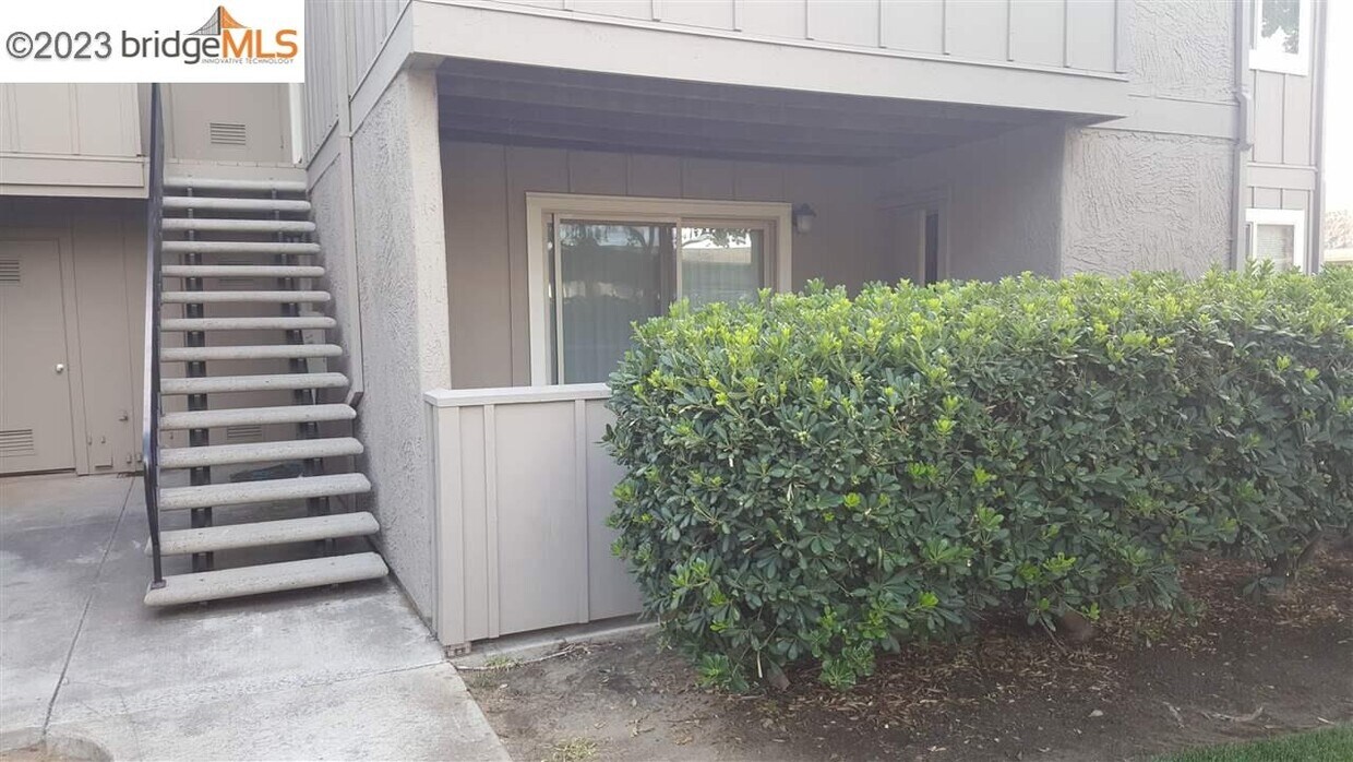 Foto principal - 1161 Lakeview Cir