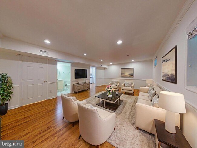 Foto del edificio - 1379 Dominion Ridge Ln