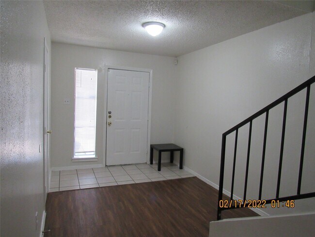 Building Photo - 15543 Weldon Dr