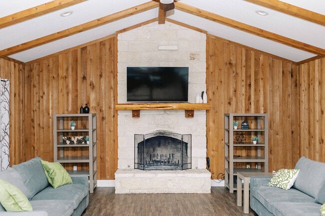 Building Photo - 10610 Lyckman Ln
