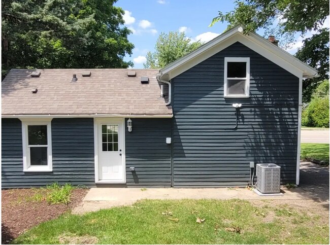 Building Photo - NEW Remodel for rent