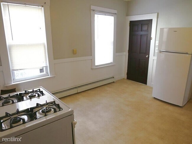 Building Photo - 1 br, 1 bath Apartment - 17 Bristol St