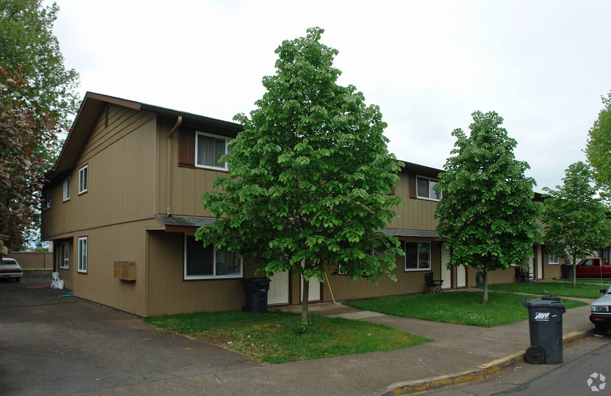 Building Photo - 940 NW Hobart Ave