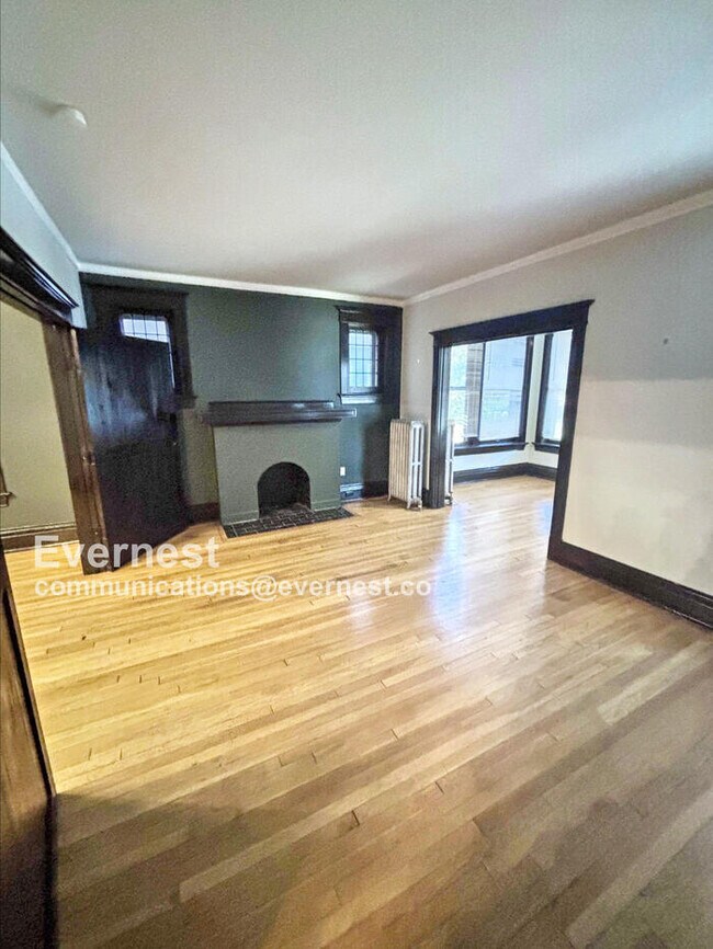 Foto del edificio - 4166 Russell Blvd