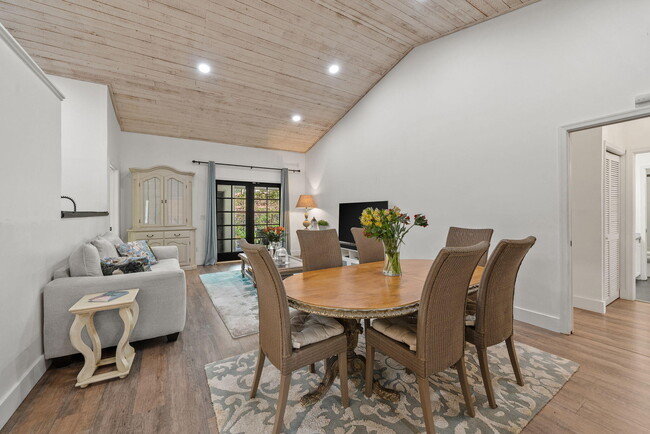 Foto del edificio - 465 Goldenwood Way