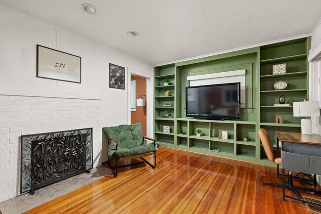 Building Photo - 540 E 64th St