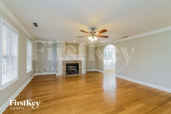 Foto del edificio - 5819 Willowdale Dr