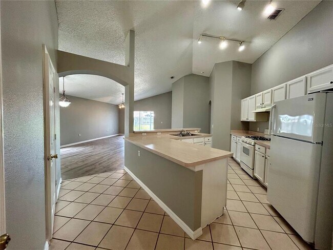Building Photo - 138 Sir Phillips Dr