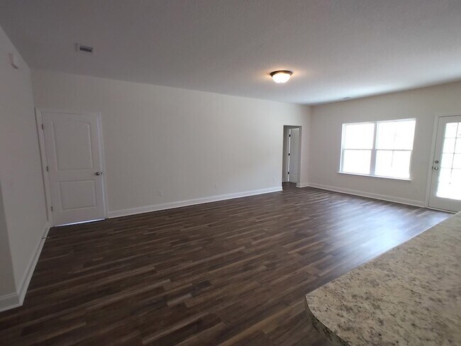 Foto del edificio - 584 Grayson Ave