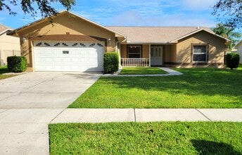 Building Photo - 2425 Sweetwater Blvd