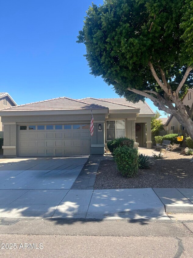 Foto principal - 1381 W Armstrong Way