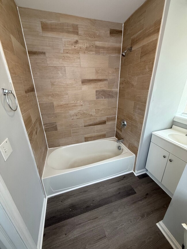 Building Photo - 194 21st Ave