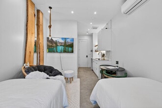 Building Photo - 443 Clove Rd