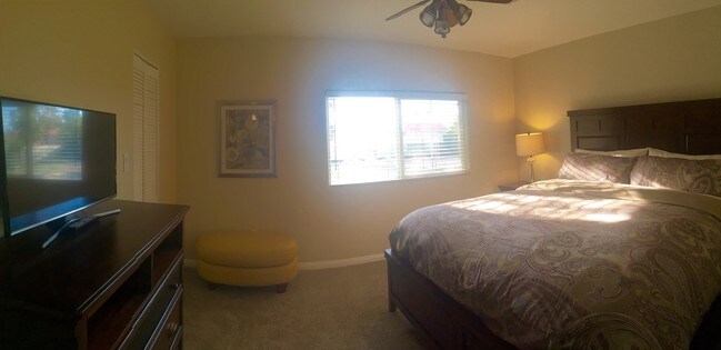 Amplio dormitorio principal en la planta superior - 40235 Harris Ln