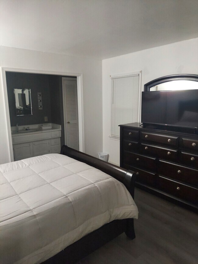 Foto del edificio - 4010 Huntingreen Ln