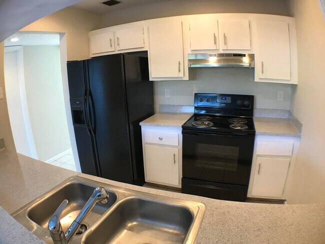Foto del edificio - 5140 Elmhurst Rd