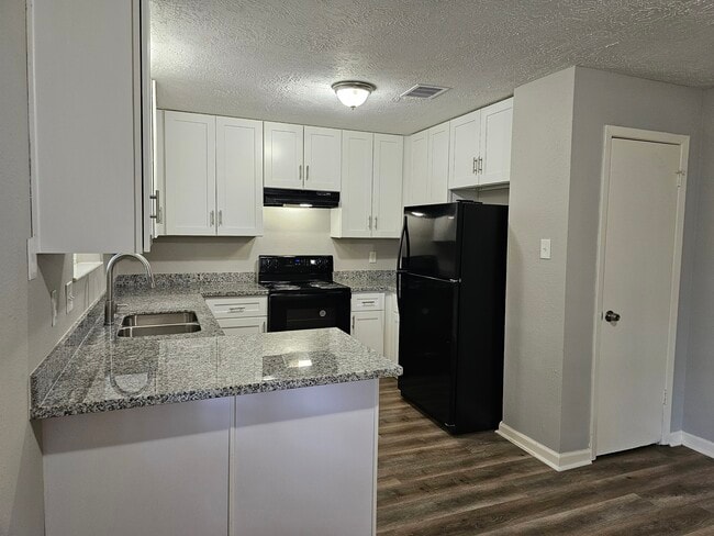 Building Photo - 9806 Thrush St