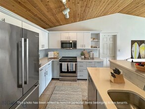 Building Photo - 120 Firelight Dr