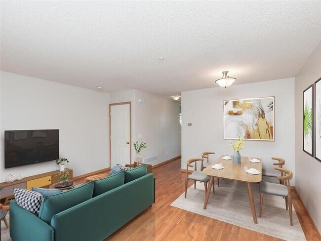Building Photo - Staring Lake Village Townhome in Eden Prairie
