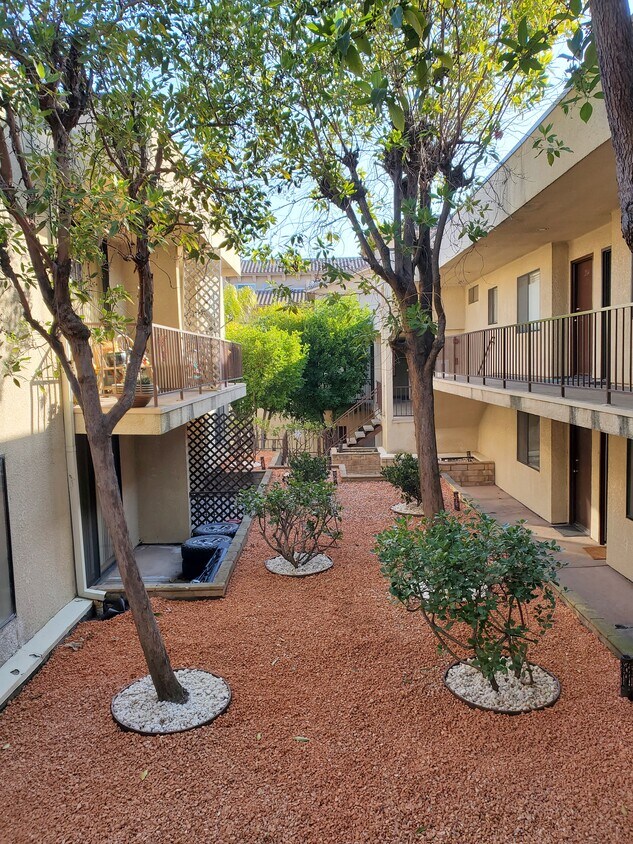 Foto principal - 10815 Hesby St