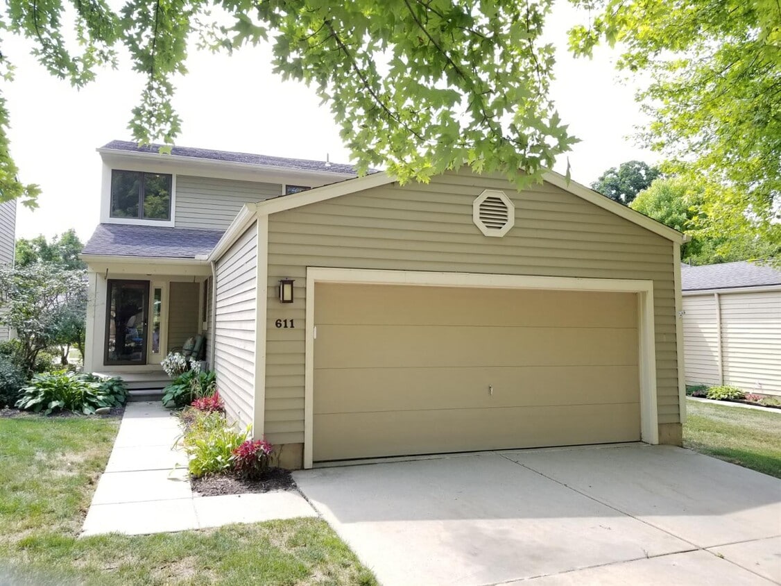 Primary Photo - 611 Woodcreek Cir