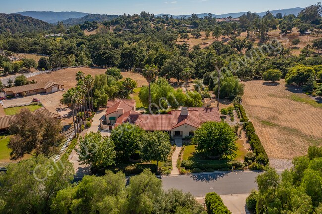 Foto del edificio - 12345 Main St