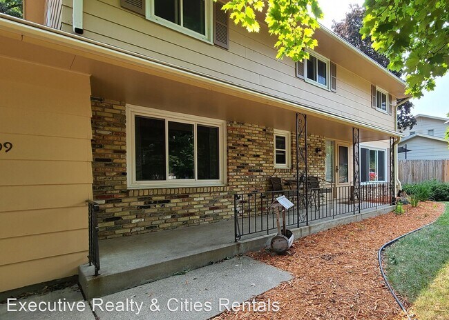 Building Photo - 4 br, 2.5 bath House - 13509 Colfax Ave S