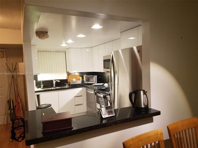 Foto del edificio - 9371 Fontainebleau Blvd