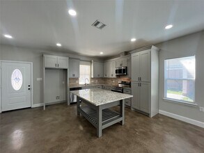 Building Photo - 30023 Rosebud St