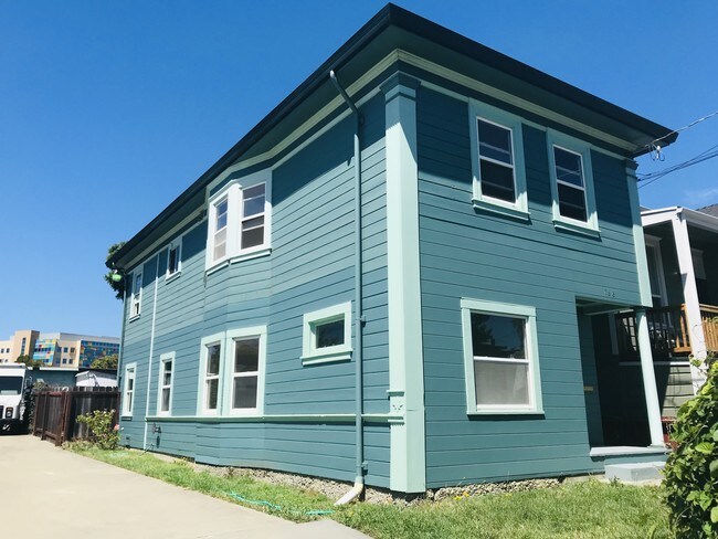 Building Photo - 786 47th St