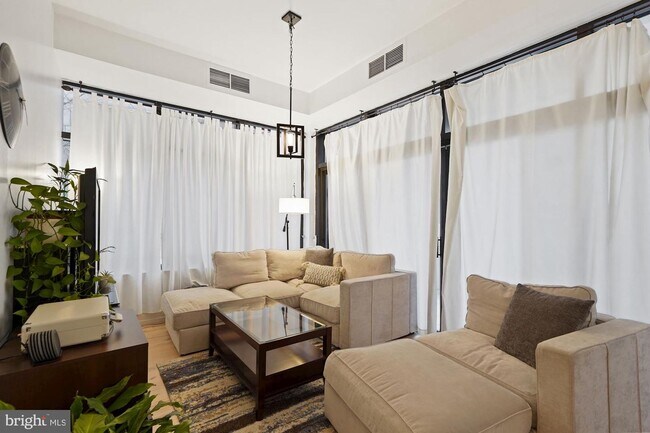 Foto del edificio - 1530 Key Blvd