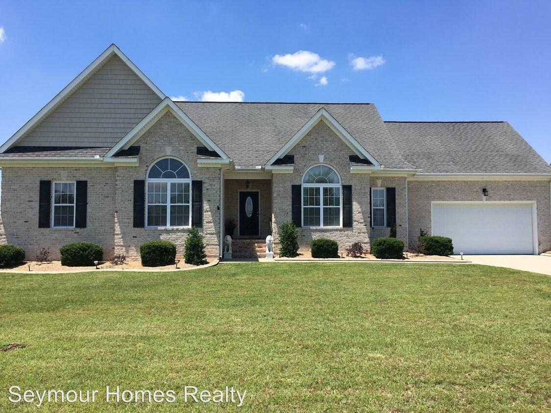 Primary Photo - 4 br, 3 bath House - 568 Friendly Drive