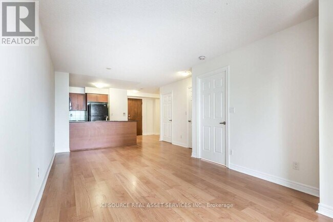 Photo du bâtiment - 310 Burnhamthorpe Rd W