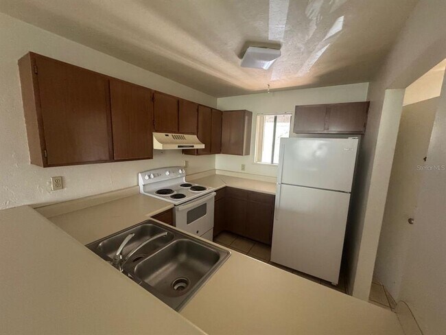 Building Photo - 111 SE 16th Ave