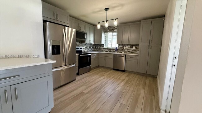 Building Photo - 2811 NW 26th Ave