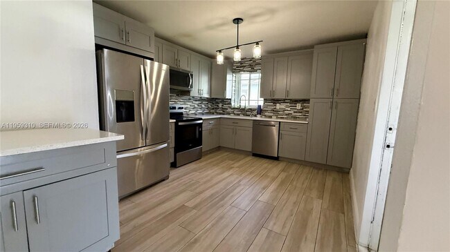 Foto del edificio - 2811 NW 26th Ave