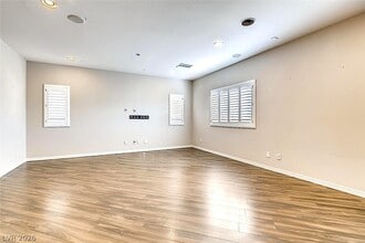 Building Photo - 8117 Ancient Oaks Ave