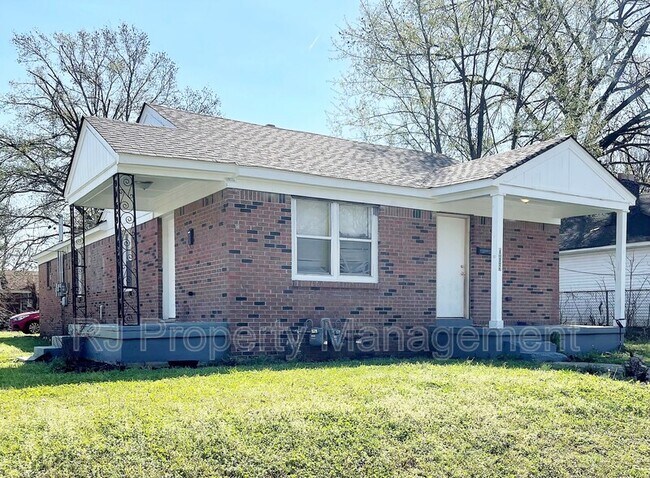 Photo - 802 Cella St House