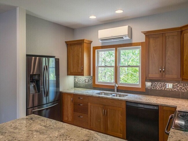 Foto del edificio - 51 Mountain Tea Ln