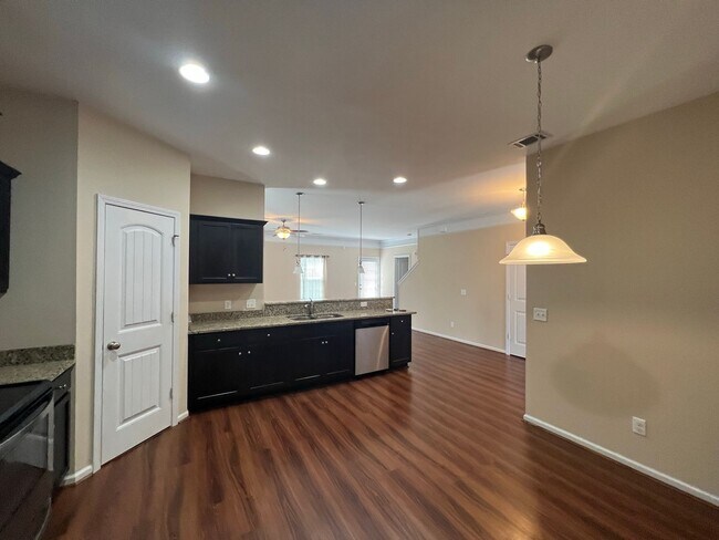 Foto del edificio - 207 Pine Forest Ln